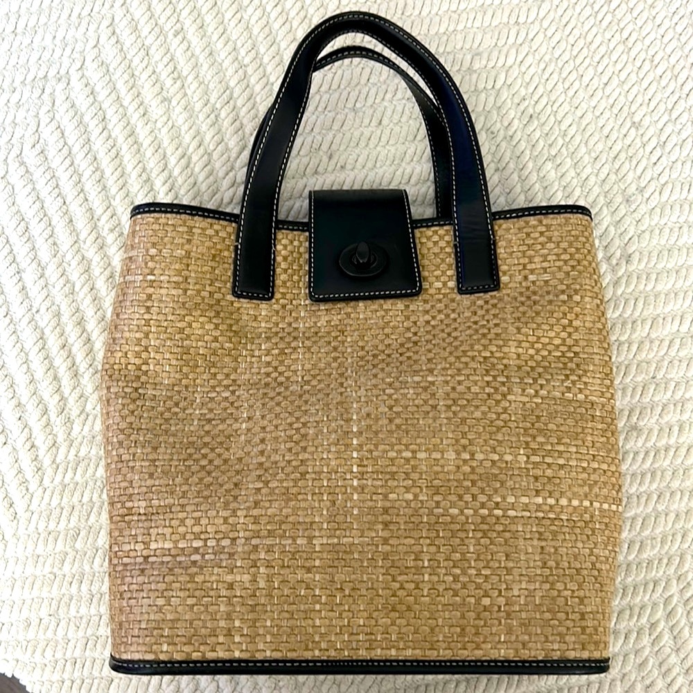 Classy COACH woven and black leather bag!